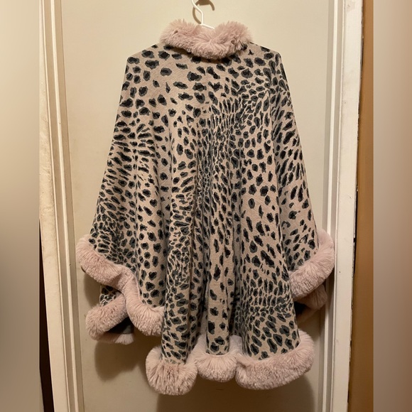 Frank Lyman Leopard Print Cape / Poncho - Picture 4 of 5